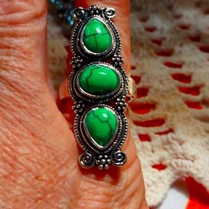 Bohemian  green gem stone silver like ring.... Size 6 Pinky size. So  adorable!!